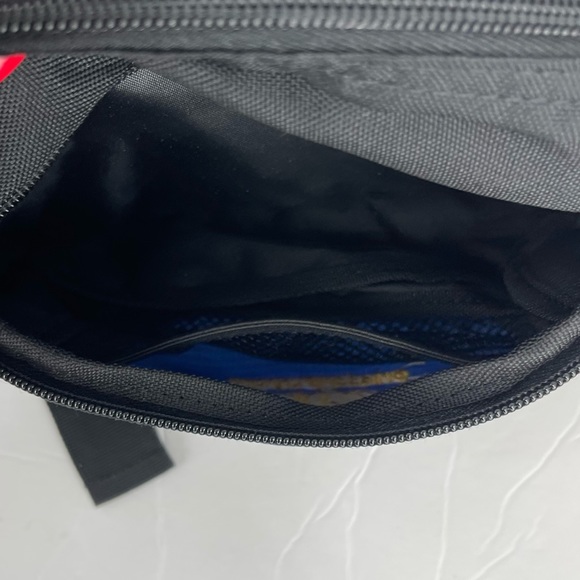 Alps Mountaineering Black Padded Fanny Pack 10x7 - Picture 4 of 5